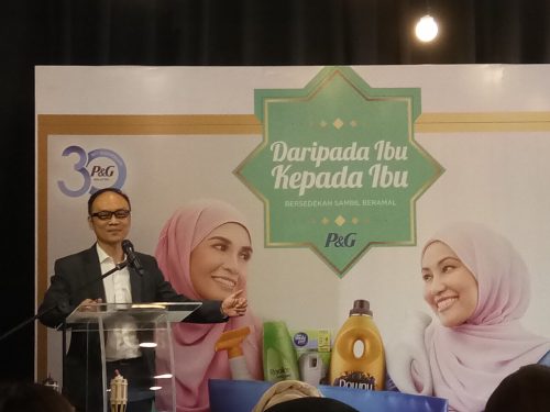 Kempen ‘Daripada Ibu Kepada Ibu’ Dari P&G Bersama Izreen Azminda