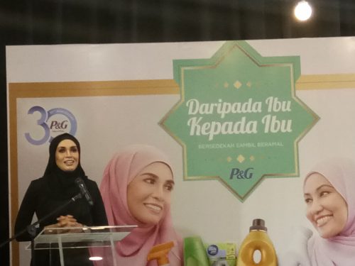 Kempen ‘Daripada Ibu Kepada Ibu’ Dari P&G Bersama Izreen Azminda