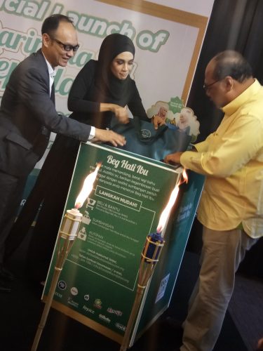 Kempen ‘Daripada Ibu Kepada Ibu’ Dari P&G Bersama Izreen Azminda